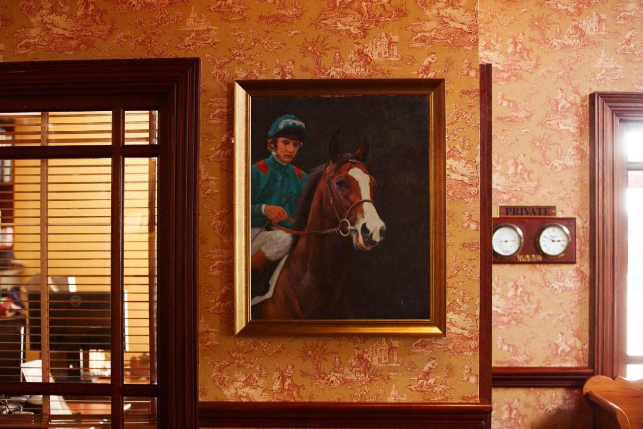 Horse & Jockey Hotel Horse and Jockey Exterior photo